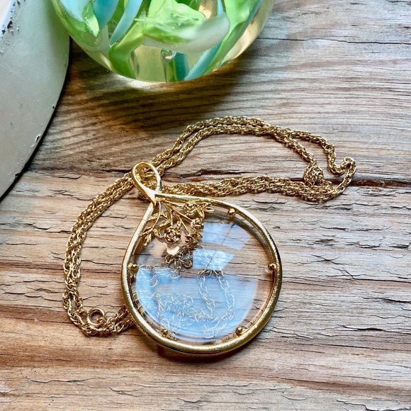 Vintage Jewelry - Vintage Magnifying Glass Necklace